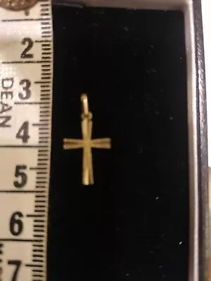 9ct 375 Yellow Gold ~  Cross / Crucifix  • £15