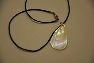 Mother Of Pearl Pendant Neckless • £5.95