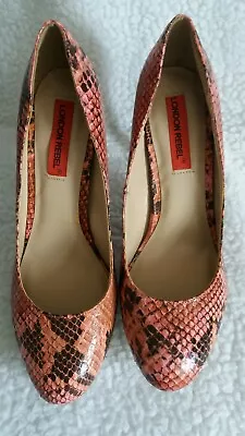 London Rebel Woman's Salmon Pink Snake Skin Style Court Shoes  Size 7 Uk - 41 Eu • £19.99