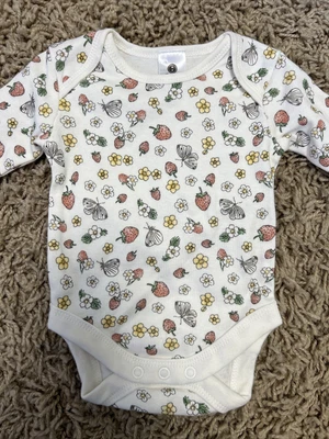 BNWT Baby Girls Long Sleeve Romper Size 0 • $8
