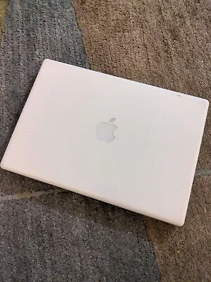 Apple Macbook Model A1181 • $25