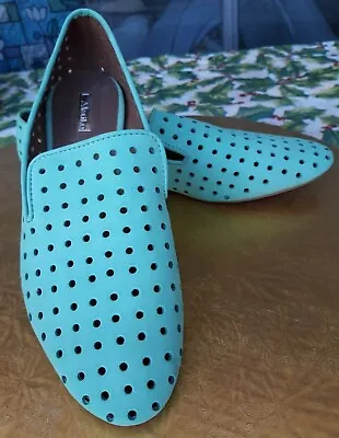 Gorgeous MATIKO Mint LEATHER Women Size 7.5 PERFORATED Flats Shoes • $50