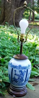 RARE LAMP Vtg Williamsburg Delft OUD 'London' Jar 3 Way Blue White 29  Holland • $373.99