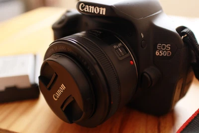 £200 • Buy CANON EOS 650D CAMERA DSLR With 50mm STM F1.8 Prime Lense 3x Batteries