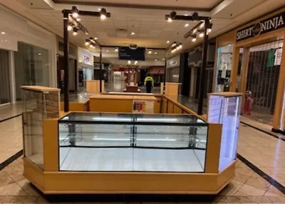 Mall Kiosk For Sale! Can Be Used For Anytime Of Business Phones Cosmeticetc • $3000