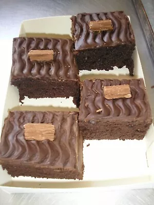  Home Made CHOCOLATE FUDGE CAKES X 8 Individual Squares   Free Postage    • £13.99