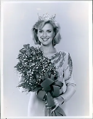 1985 Actor Miss America Sharlene Wells Beautiful Crown Holding Roses 7X9 Photo • $24.99