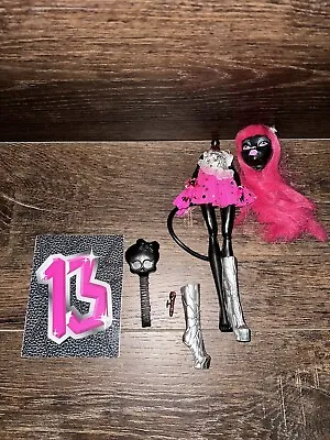 Monster High Catty Noir 13 Wishes First Wave Doll Accessories INCOMPLETE PARTS • $21.99