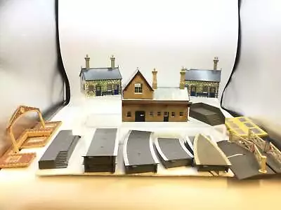 Job Lot Of Hornby/Other OO Gauge Buildings And Accessories (L2) • £24.99