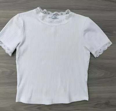 Zara Trafaluc Ladies White Ribbed  Cropped T-Shirt With Lace Trim Size Medium. • $3.11