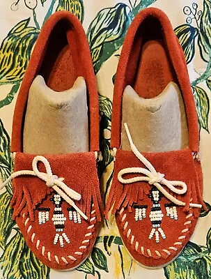 Minnetonka Shoes Women's Leather Suede Moccasins Red 6.5 Beaded Thunderbird • $15.95