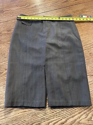 Woman's Merona Pencil Skirt Grey Sz 4 • $10