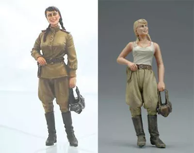 1/35 Resin 2 Female Soldiers Civilians Unpainted Unassembled  • $14.24