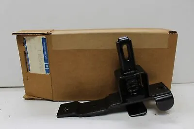 OEM GM Left Door Latch 15647473 1994-03 Chevrolet S10 Blazer Sonora Jimmy (738 • $29.01