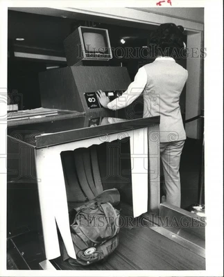 $19.99 • Buy 1978 Press Photo Airport Security Verna Watson Using X-Ray Camera, Houston