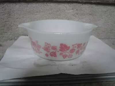 Vintage Pyrex Pink Gooseberry #472 1 1/2 PT Milk Glass Baking Dish  ! • $14.99