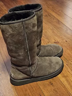 UGG Australia Women’s Boots Classic Tall 5815 Size W7 Brown  • $23.99