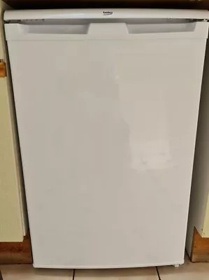 Beko L54135 Freestanding Under Counter Refrigerator / Fridge • £15