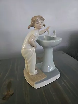 Lladro #4838  Clean Up Time  Little Girl With Pigtails At Sink • $75