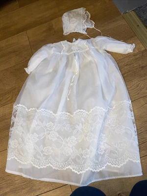£4 • Buy Vintage Baby Christening Gown And Bonnet , Basil Brush 3 Months