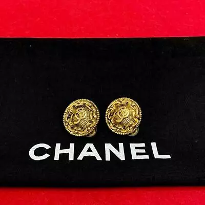 Goku Kome Chanel 97P Coco Mark Earrings Gold • £471.60