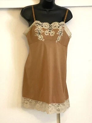 $20 • Buy Vintage Van Raalte Lace Trim Mini Short Full  Slip Size 34