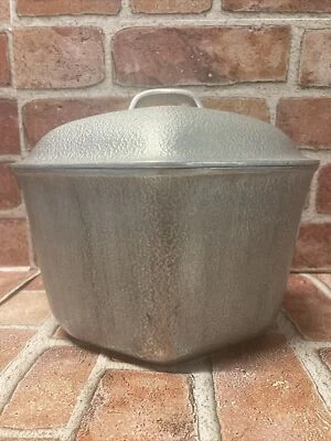 $29.90 • Buy Vintage Silver Seal Cast Aluminum Triangle Pot W/ Lid - 2 Quart