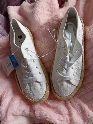 £6.99 • Buy BNWT Girls White Broderie Anglais Espadrille Shoes Size UK 13 EUR 32 Matalan