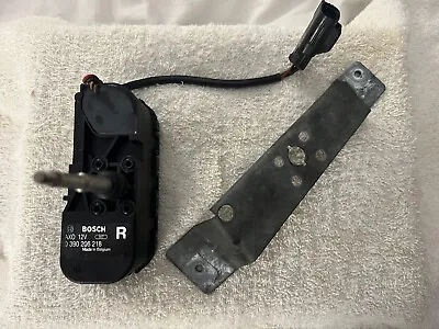 2001 2002 2003 2004 VOLVO S60 XC70 V70 Pass Headlight Wiper Motor RH • $15