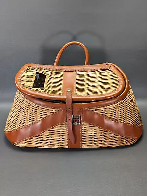 Vintage Wicker Fishing Creel 17  X 7  X 8  Made In British Hong Kong • $59.99