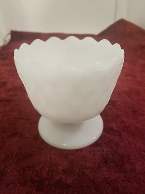 E. O. BRODY CO. MILK GLASS DECORATIVE PEDESTAL DISH VASE ~ Model MJ-51 ~ Round • $9.99