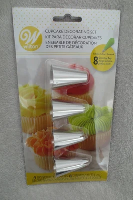 £8.23 • Buy Wilton Cupcakes Decorating Set Kit With Large Tips And Bags New 