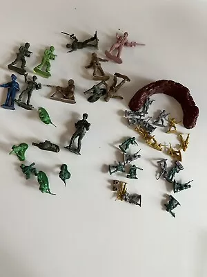 Vintage Lot Of Army Men Toy Soldiers Figures Plastic Assorted Sizes Colors • $9.99