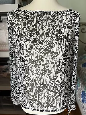 George Designs By Mark Eisen Ladies M(8/10) Long Sleeve B/W Floral Sheer Blouse • $9.99