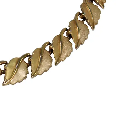 Trifari Leaf Design Necklace Vintage Gold Tone 14 -16  With Hang Tag Copyright • $54.68