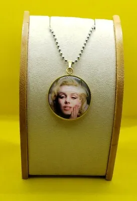 Marilyn Monroe Profile Galss Pendant. Stainless Steel Chain And Tray Is 30mm.  • $12
