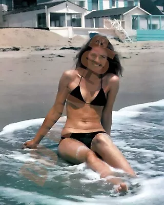 Lindsay Wagner The Bionic Woman On Beach Wearing A Sexy Bikini Pin-Up 8x10 Photo • $14.99