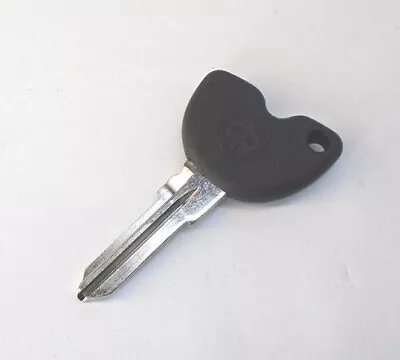 299602 OEM Black Blank Key With Vespa Logo S50 150 ET2 LX50 Sprint Primavera 50 • $7.86