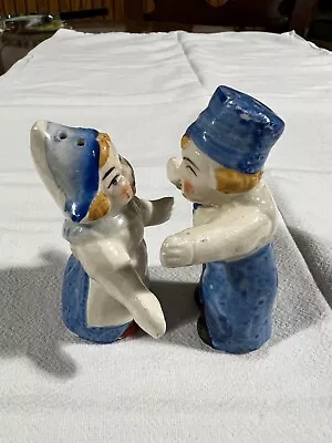 Vintage Kissing Hugging Dutch Boy & Girl Salt & Pepper Shaker Set Japan • $8