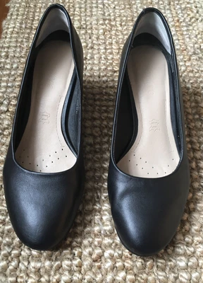 £18 • Buy M&S Footglove Black Leather Court Shoes - Size 5 - Mid-heel