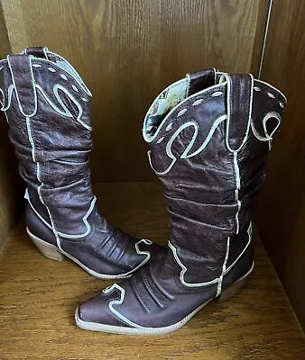 $24.99 • Buy Cowgirl Boots Size 8 1/2 - Leather  With Gold Trim Design