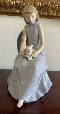 Beautiful Vintage Nao Lladro Sitting Cat Lady • $89