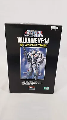 Macross Valkyrie VF-1J 1:100 Scale • $40