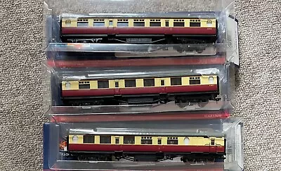 Three Bachmann 00 Thompson Crimson And Cream Coaches - Different Numbers/types • £13.50