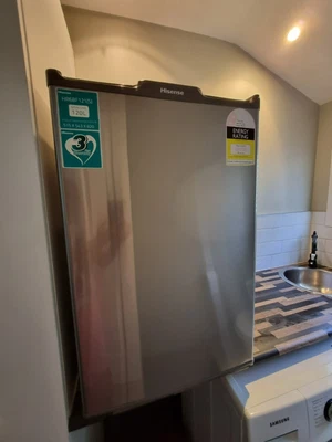 $150 • Buy Hisense HR6BF121 119 Litre Bar Fridge Refrigerator (Grey)