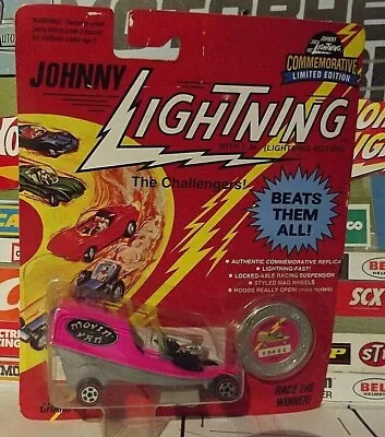 Johnny Lightning 1:64 Challengers Pink Movin' Van #00660  (bin#12) • $7.95