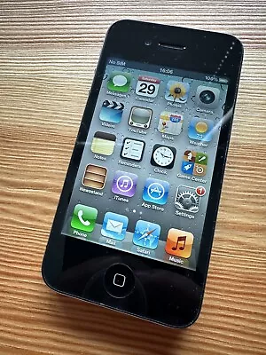 Apple IPhone 4s - 32GB - IOS 5.1 • $250