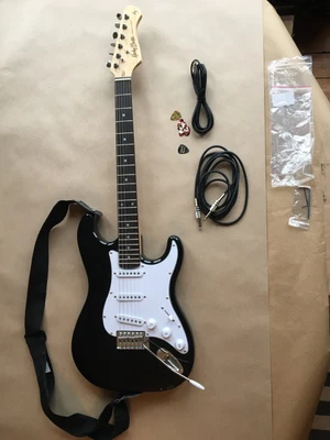 £30 • Buy Black E-guitar - Harley Benton ST - In Good Condition