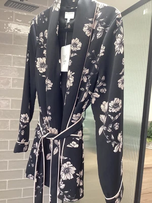 $46 • Buy Witchery Jacket Size 14