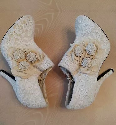 Dolce By Mojo Moxy Lace Boots Booties Shoes - Sz 8 / Cute For A Wedding! • $30